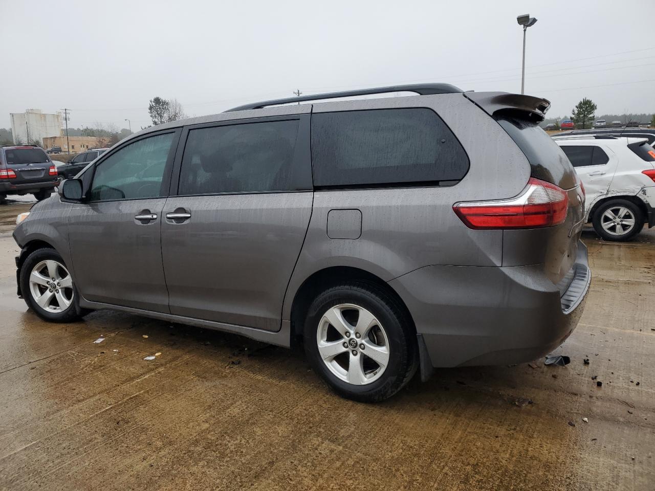 2020 Toyota Sienna - Image 2