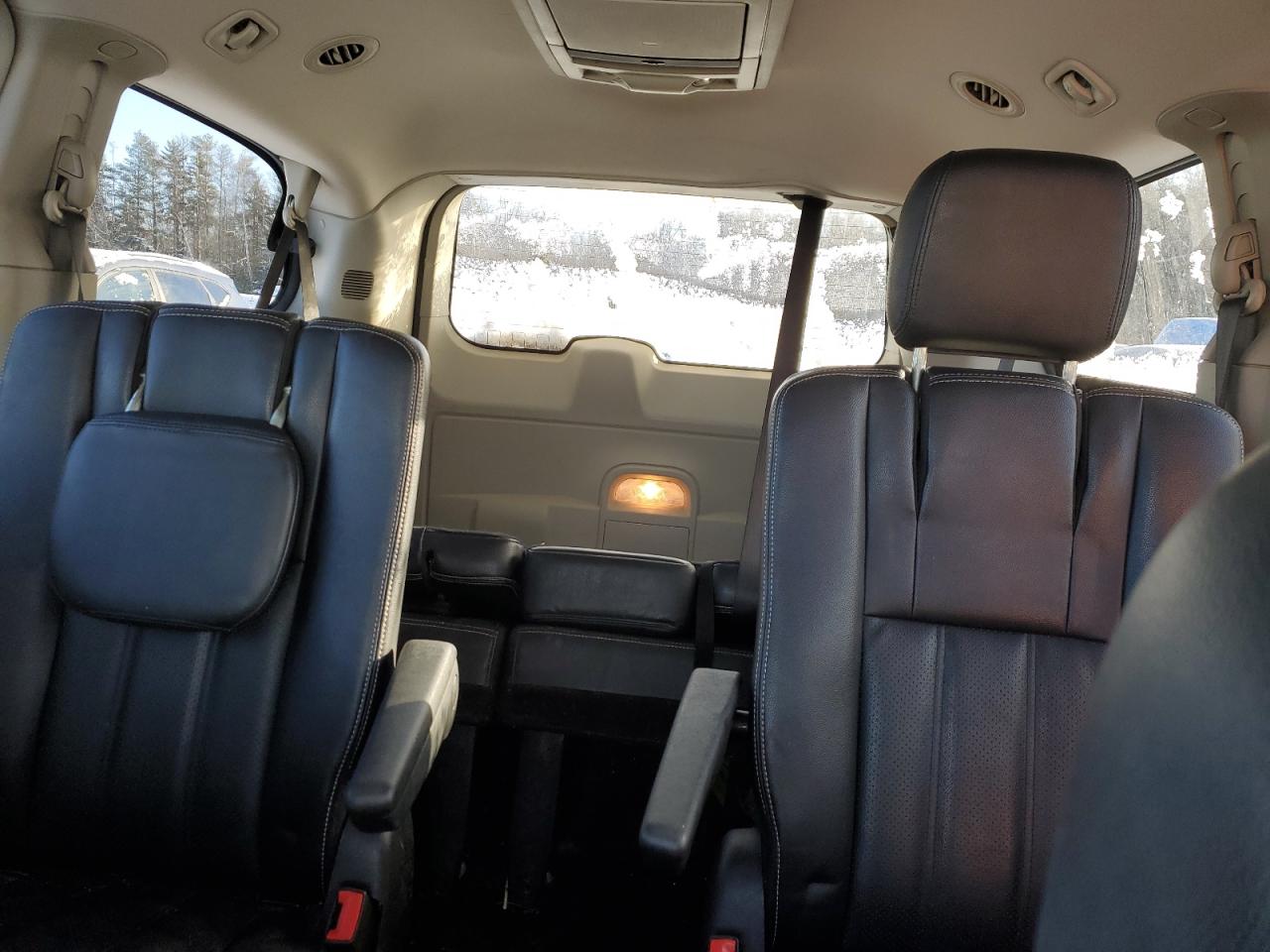 2015 Dodge Caravan - Image 10