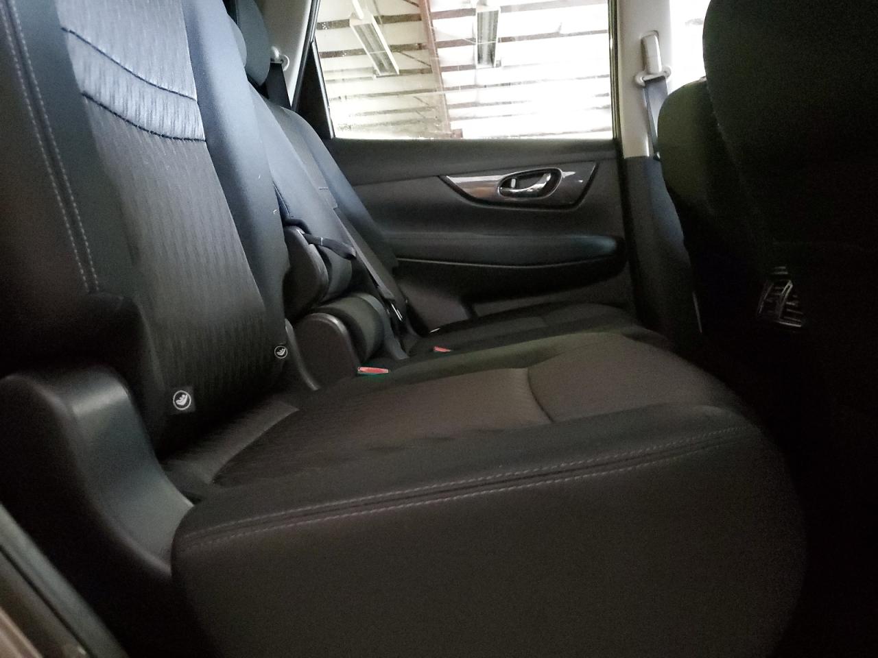 2018 Nissan Rogue - Image 10