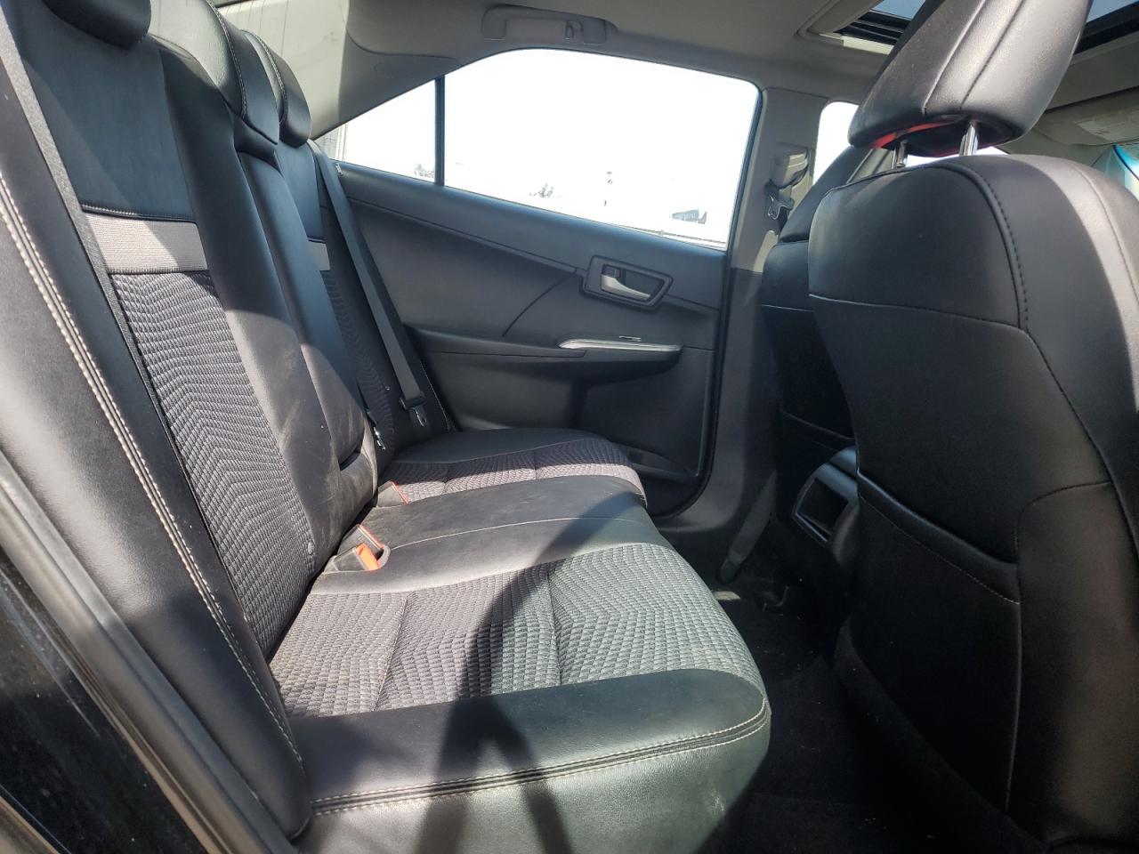 2014 Toyota Camry - Image 10