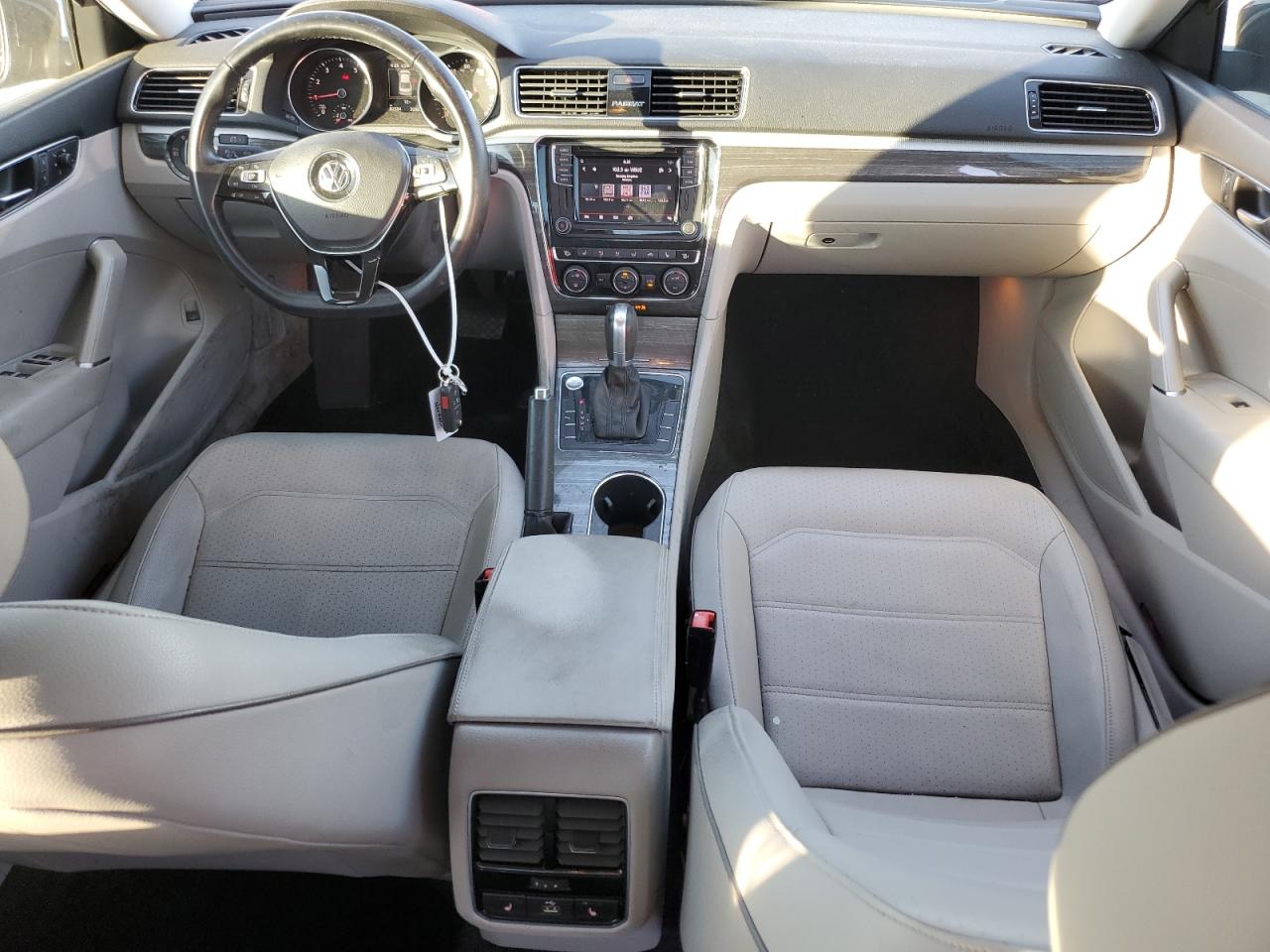 2018 Volkswagen Passat - Image 8