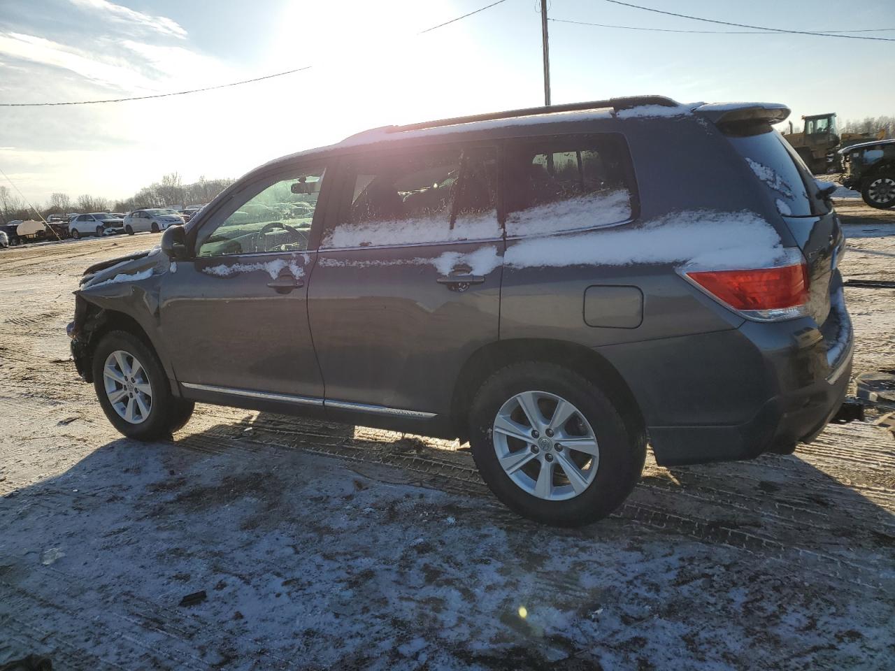 2011 Toyota Highlander - Image 2