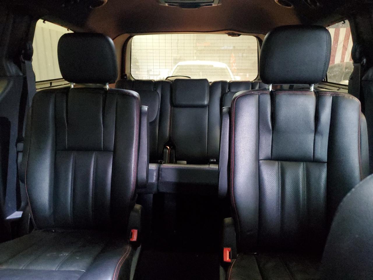 2017 Dodge Caravan - Image 10
