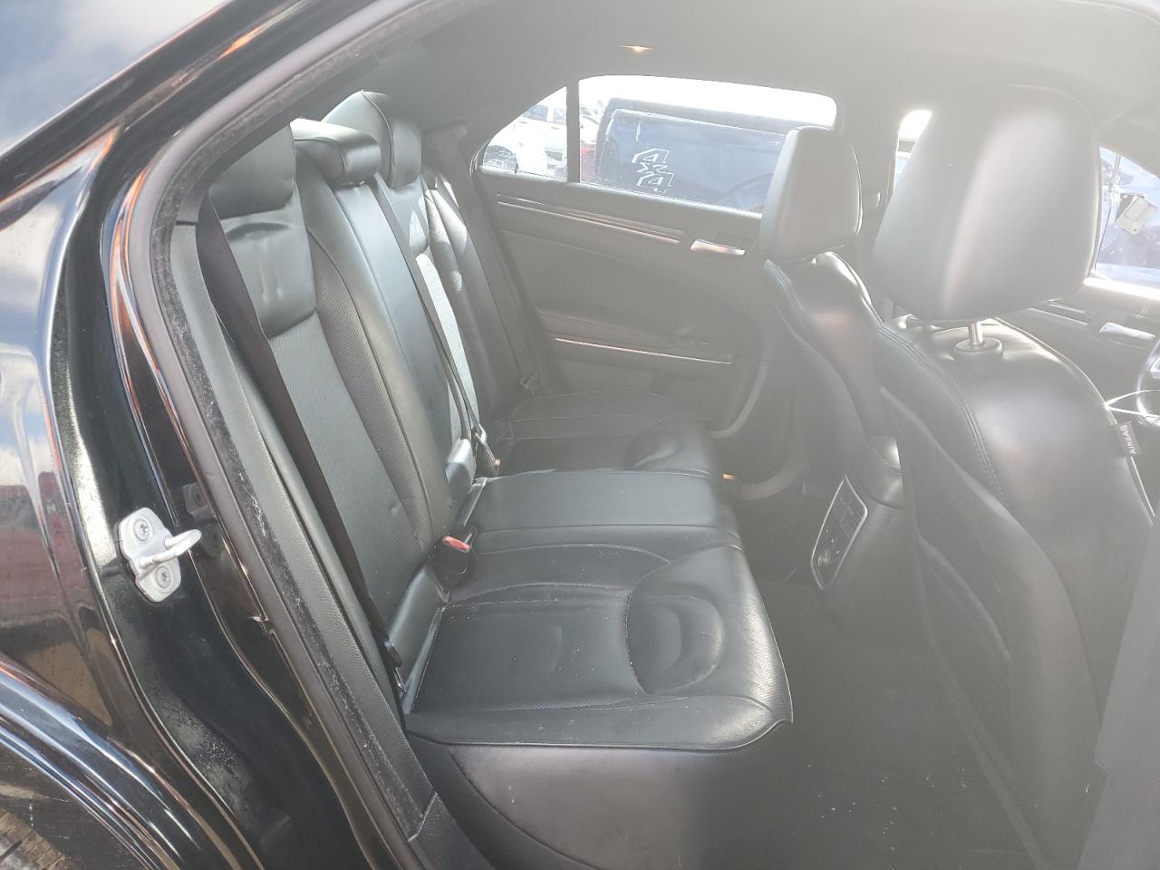 2013 Chrysler 300 - Image 10