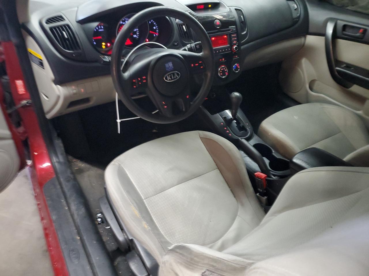 2010 Kia Forte - Image 8