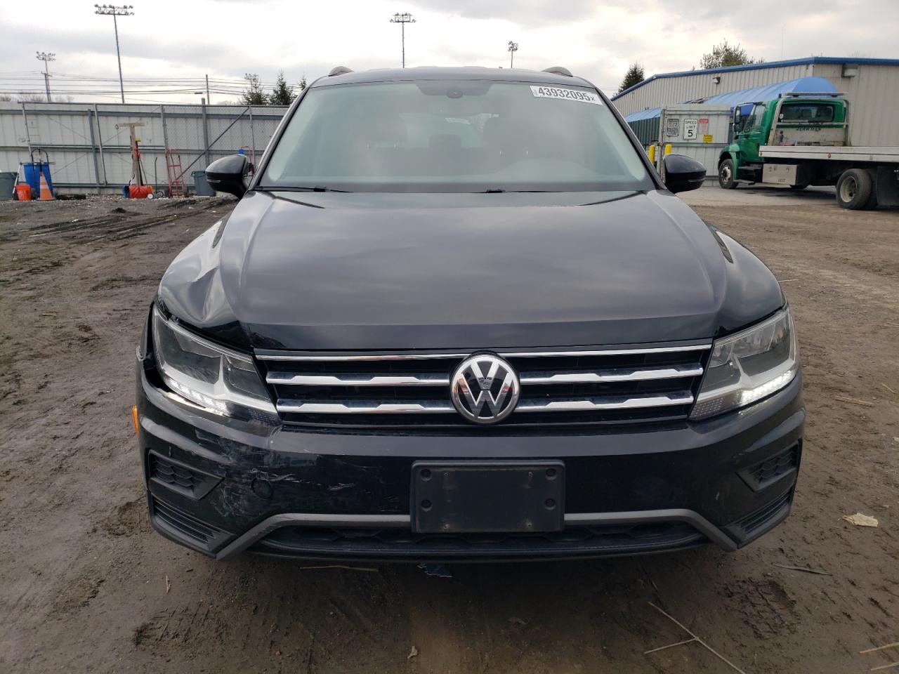 2021 Volkswagen Tiguan - Image 5