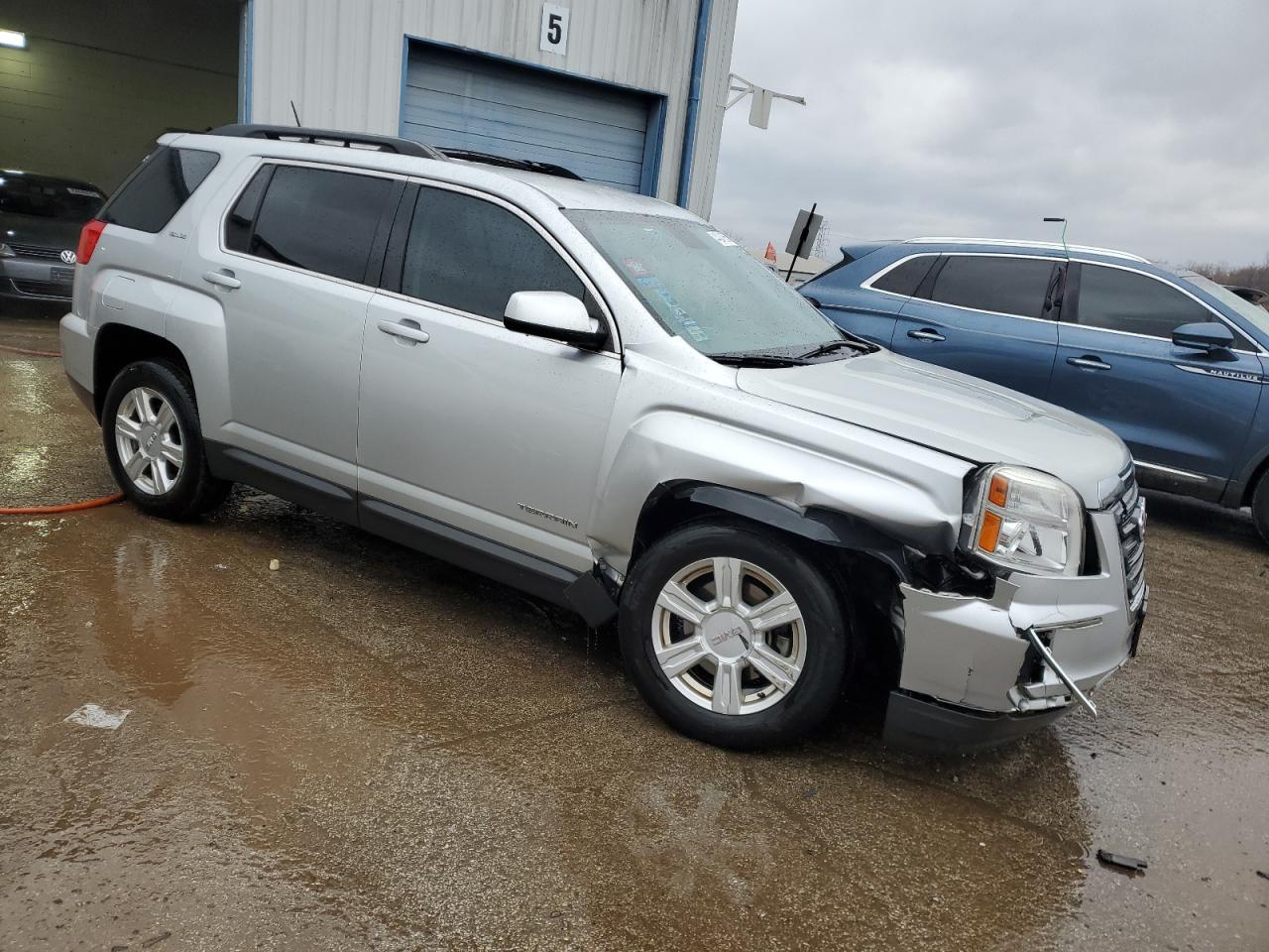 2016 GMC Terrain - Image 4