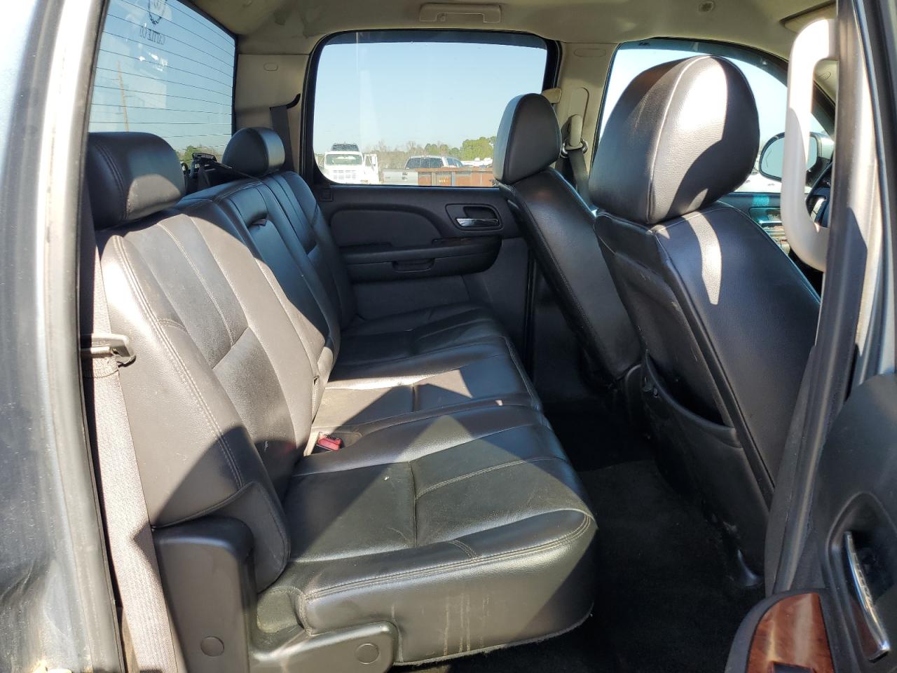 2009 Chevrolet Silverado - Image 10