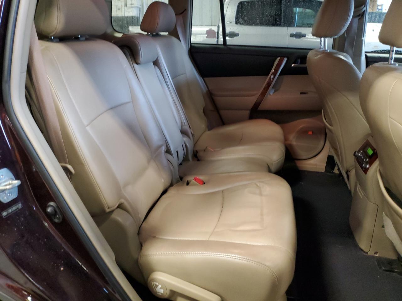 2013 Toyota Highlander - Image 10