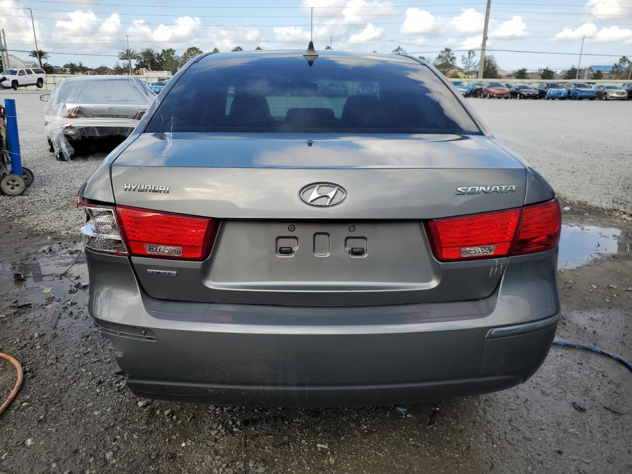 2010 Hyundai Sonata - Image 6