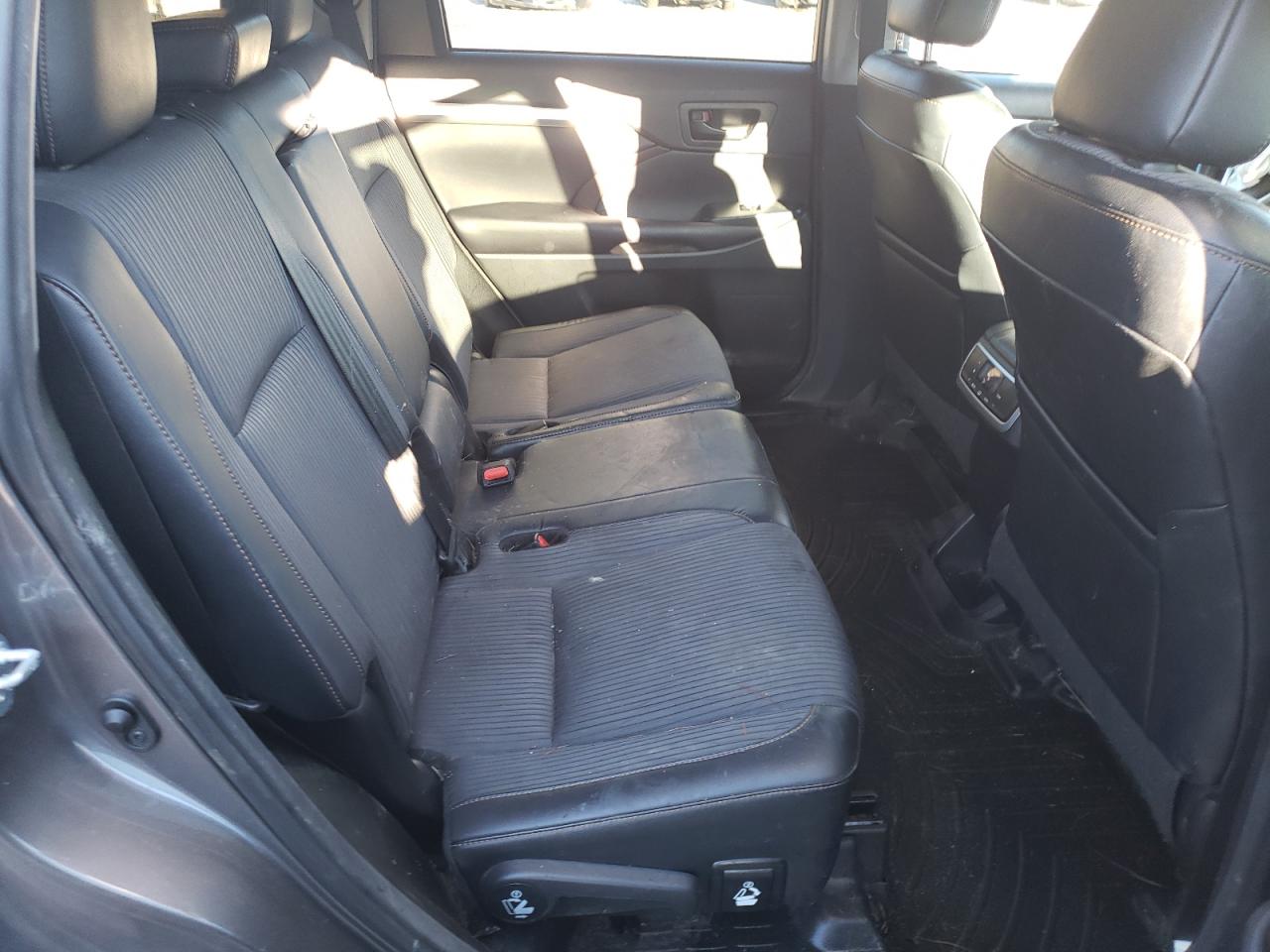 2016 Toyota Highlander - Image 11