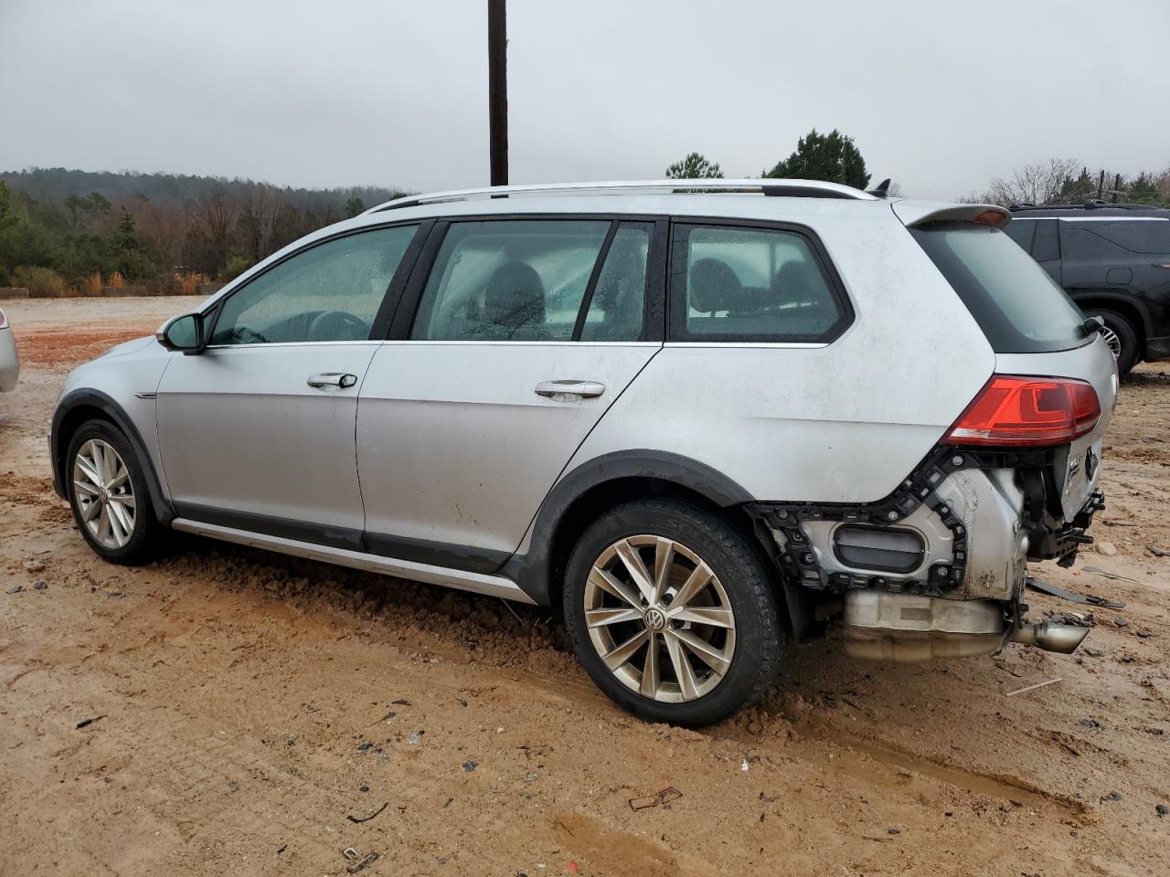 2017 Volkswagen Golf - Image 2