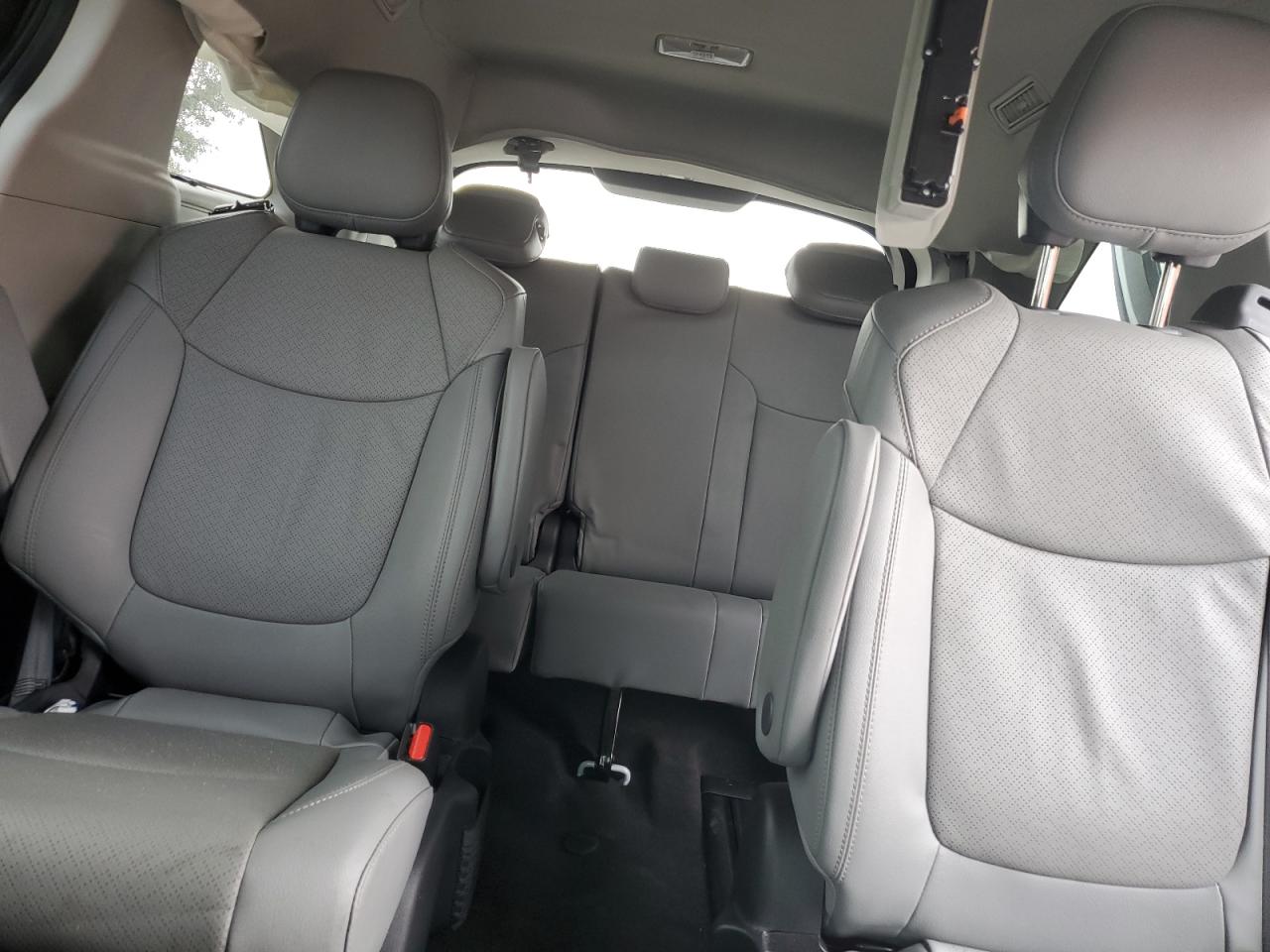 2022 Toyota Sienna - Image 10