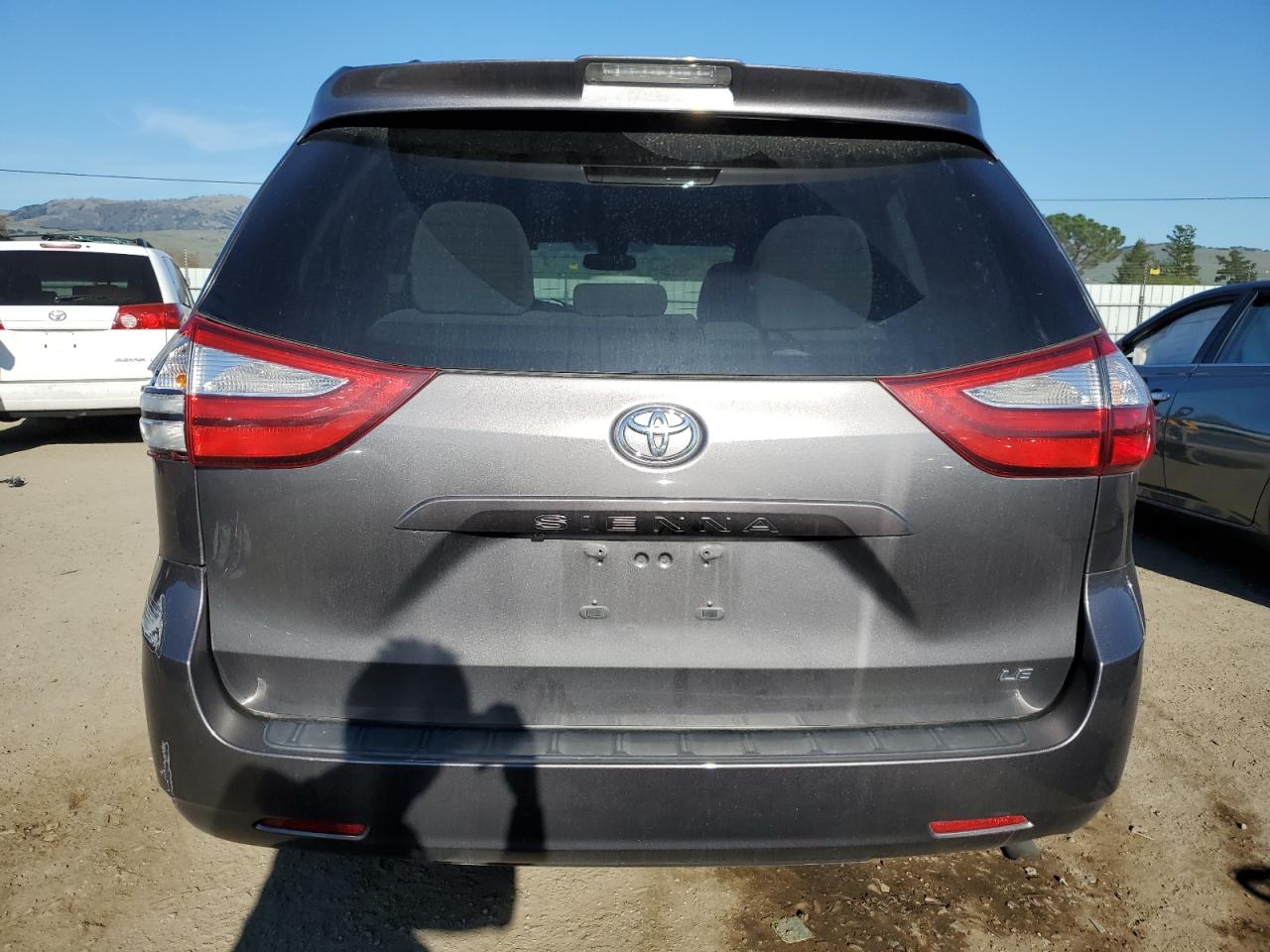 2018 Toyota Sienna - Image 6
