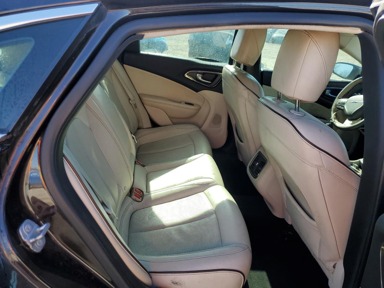 2015 Chrysler 200 - Image 10