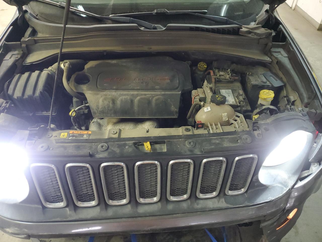 2016 Jeep Renegade - Image 11