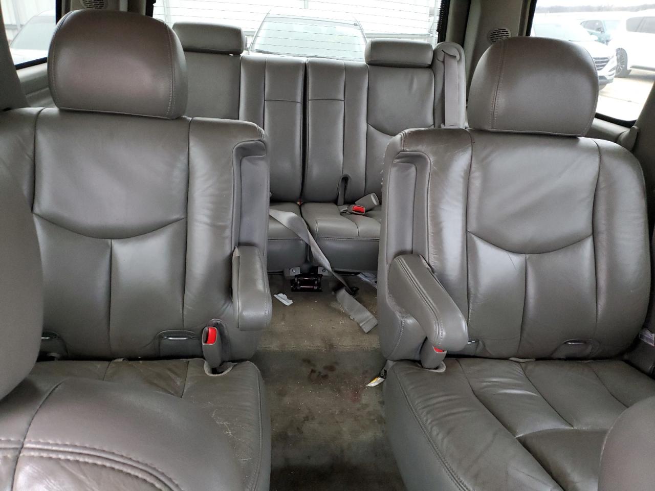 2004 Chevrolet Tahoe - Image 10