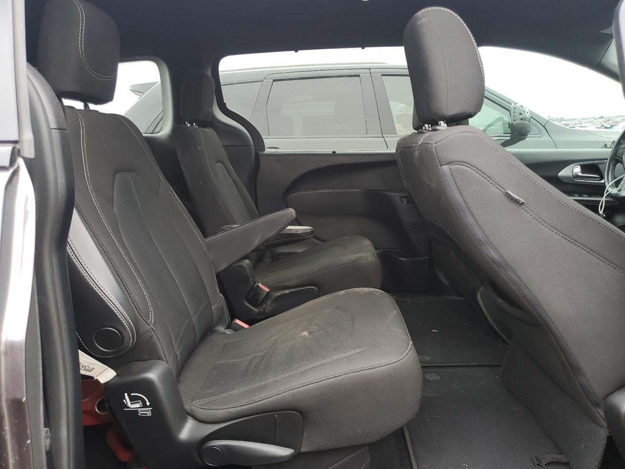 2020 Chrysler Pacifica - Image 11