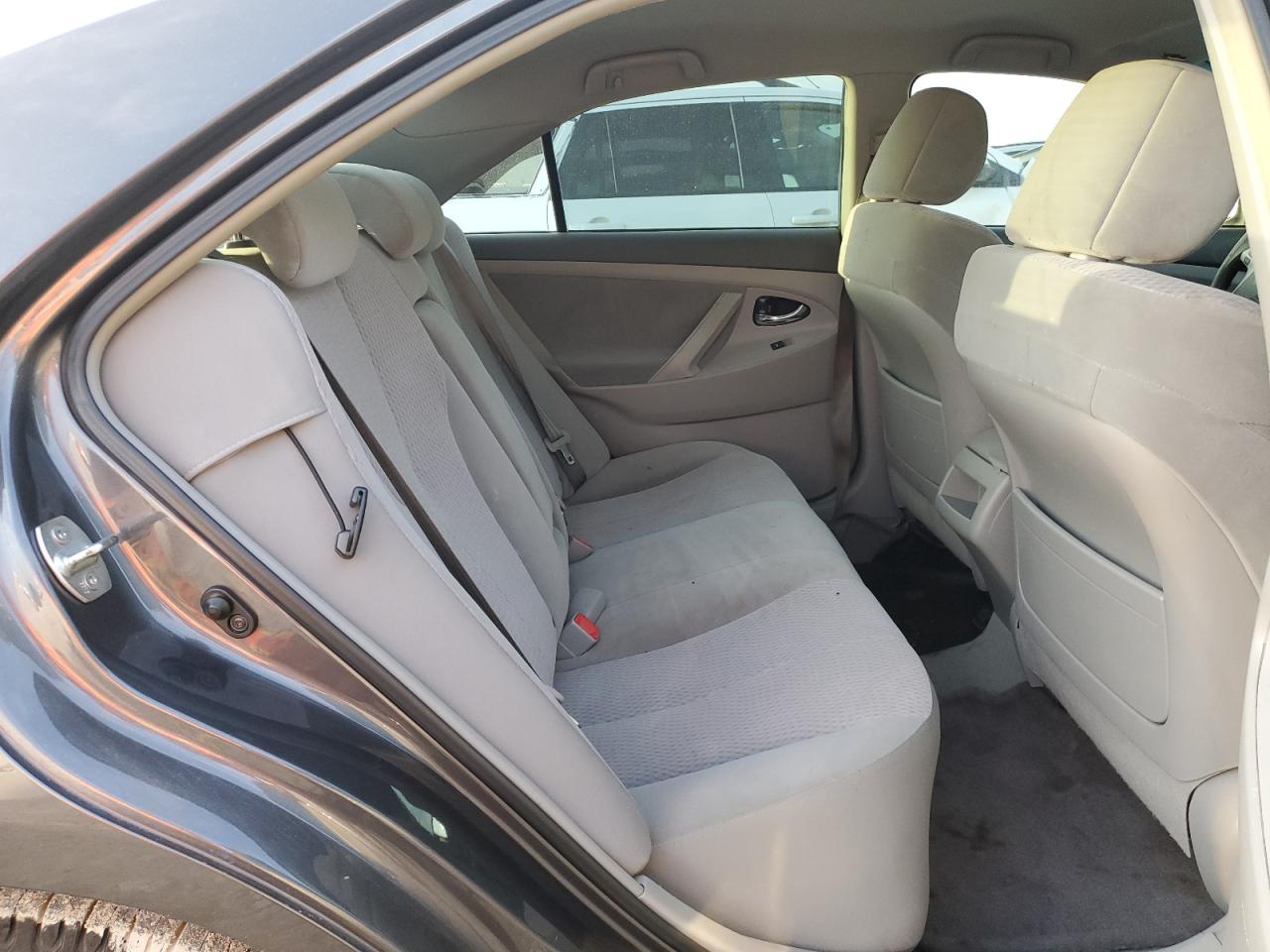 2011 Toyota Camry - Image 10