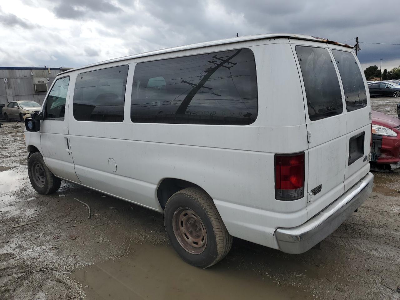 2004 Ford Econoline - Image 2