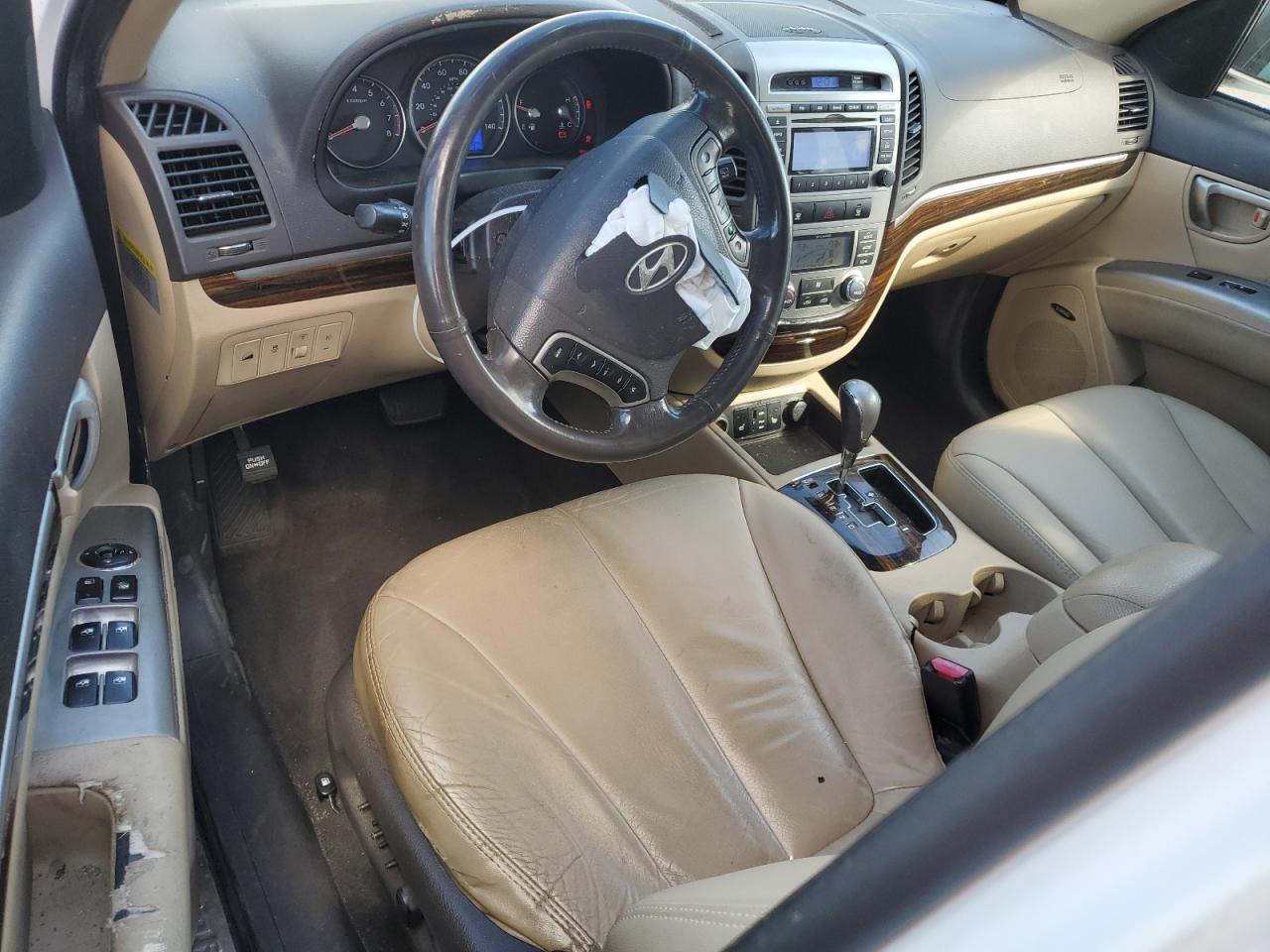 2012 Hyundai Santa Fe - Image 8