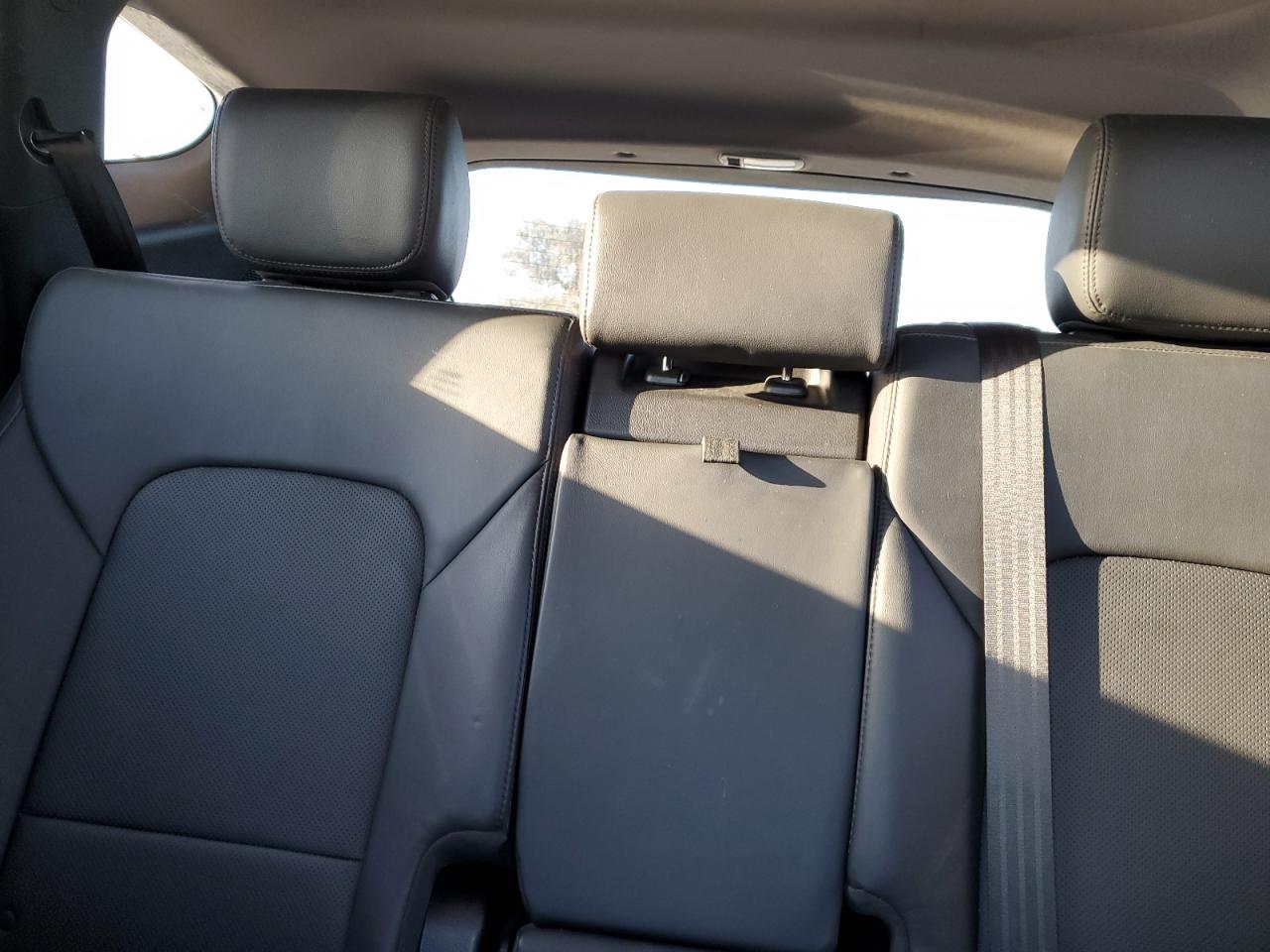 2018 Hyundai Santa Fe - Image 10