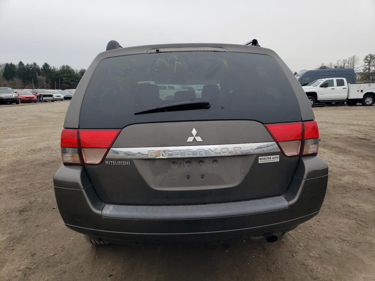 2011 Mitsubishi Endeavor - Image 6