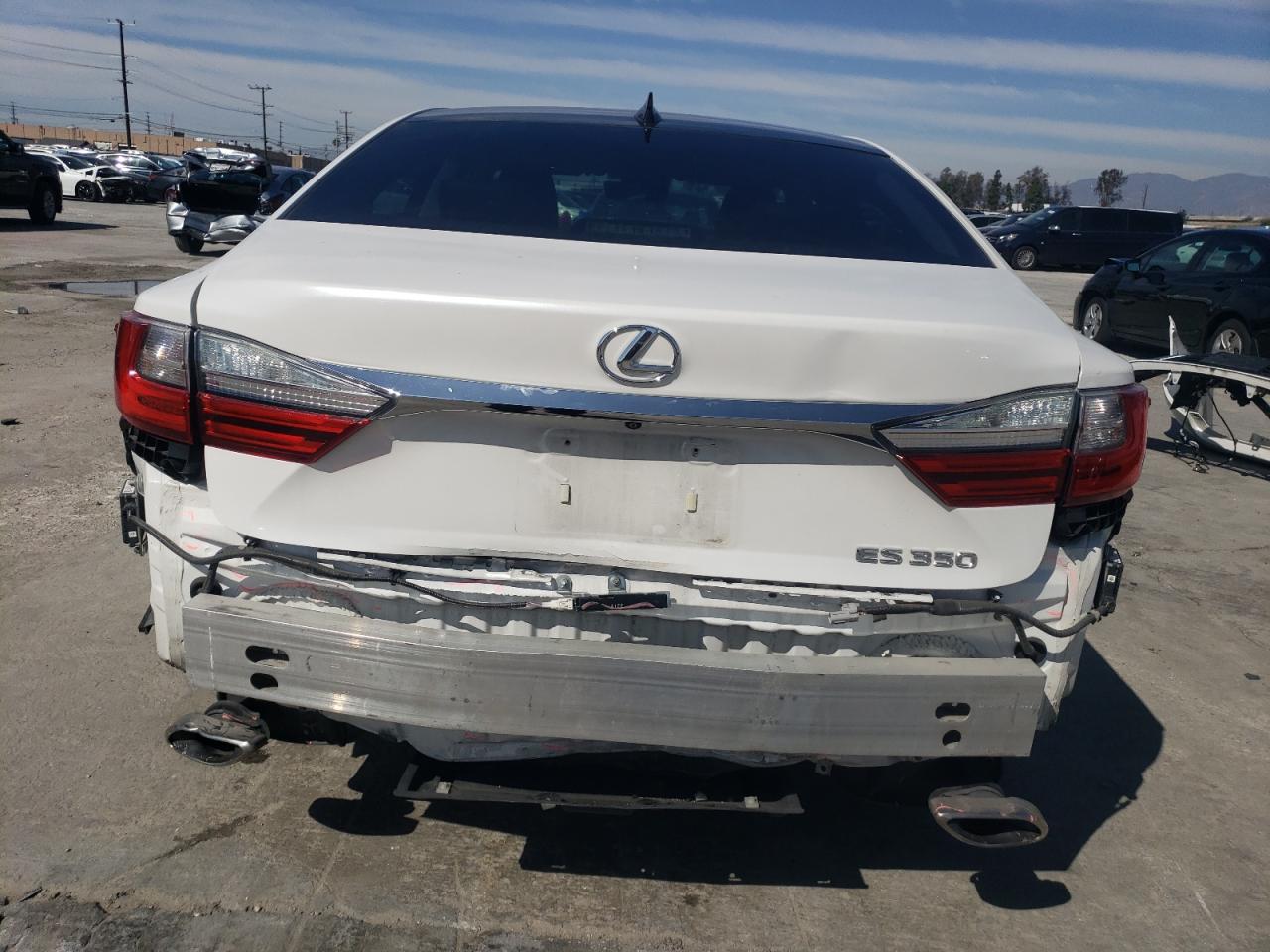 2017 Lexus ES - Image 6