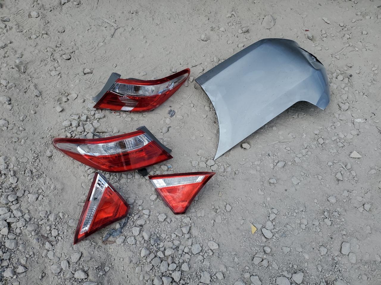 2015 Toyota Camry - Image 12