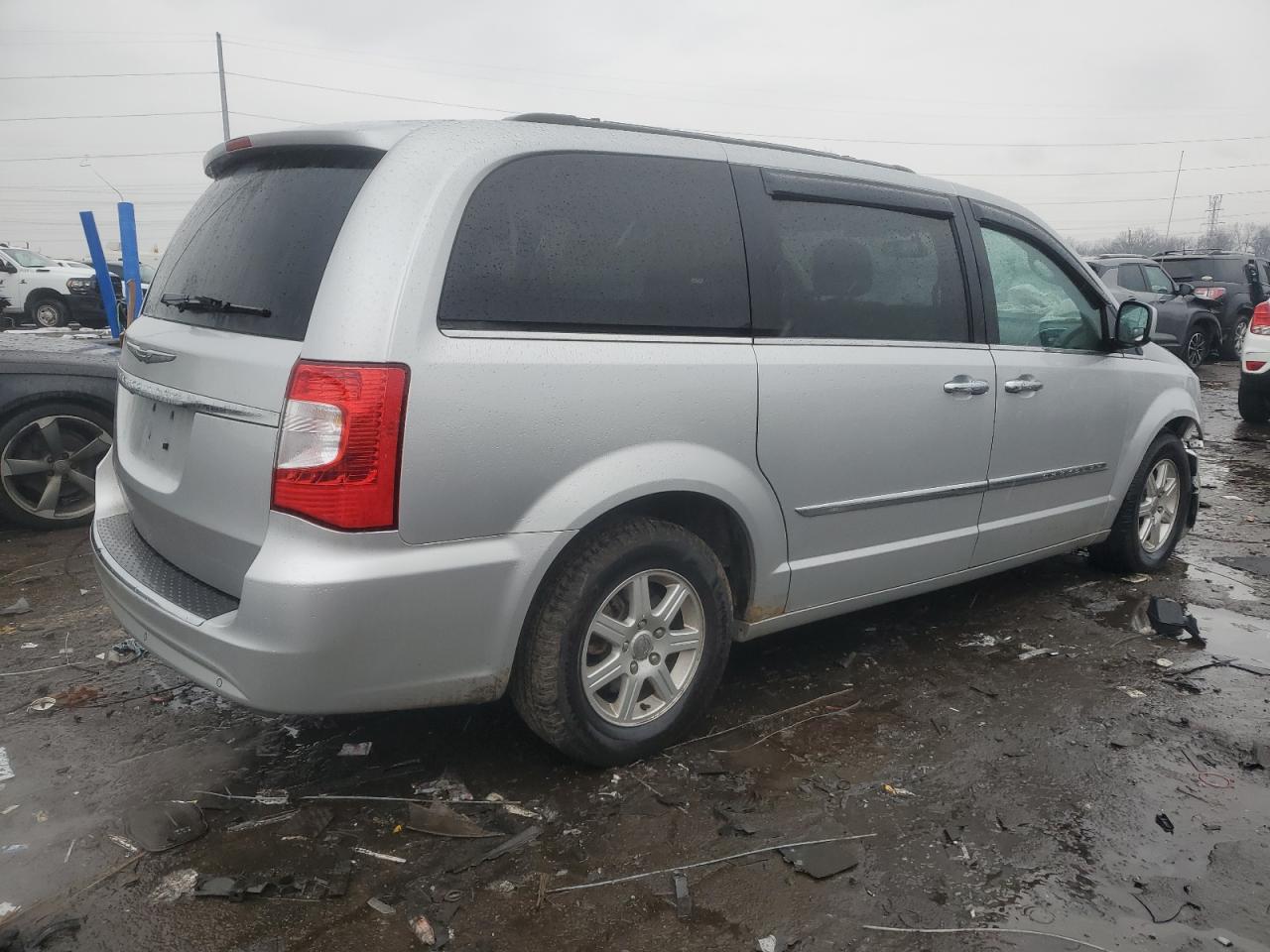2012 Chrysler Town & Country - Image 3