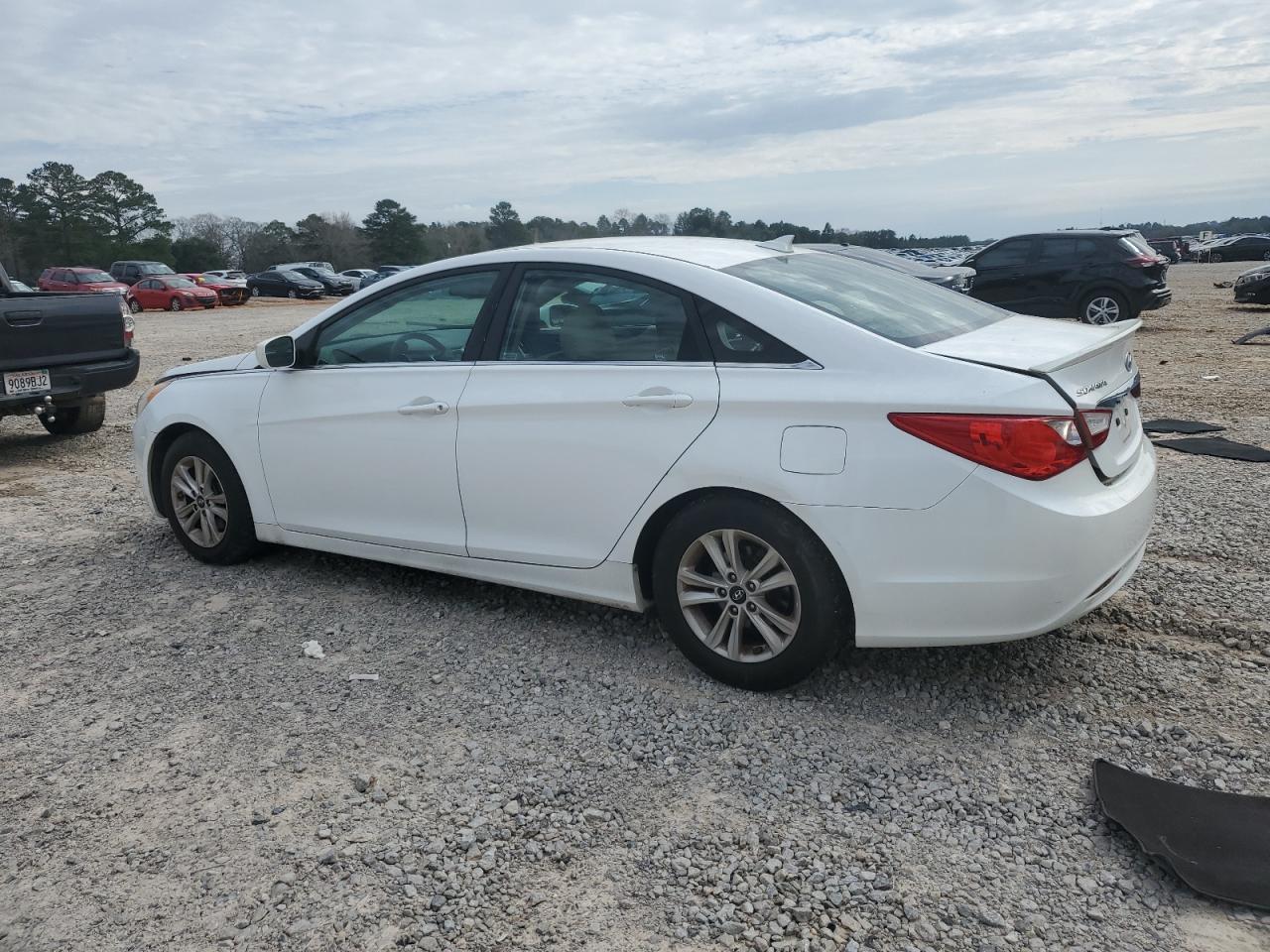 2013 Hyundai Sonata - Image 2