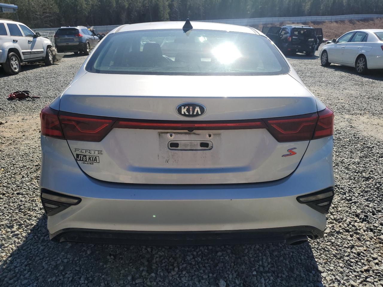 2019 Kia Forte - Image 6