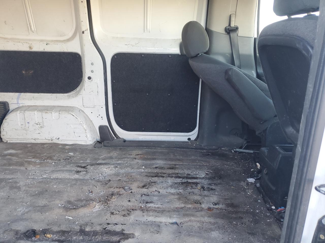 2014 Nissan NV - Image 11