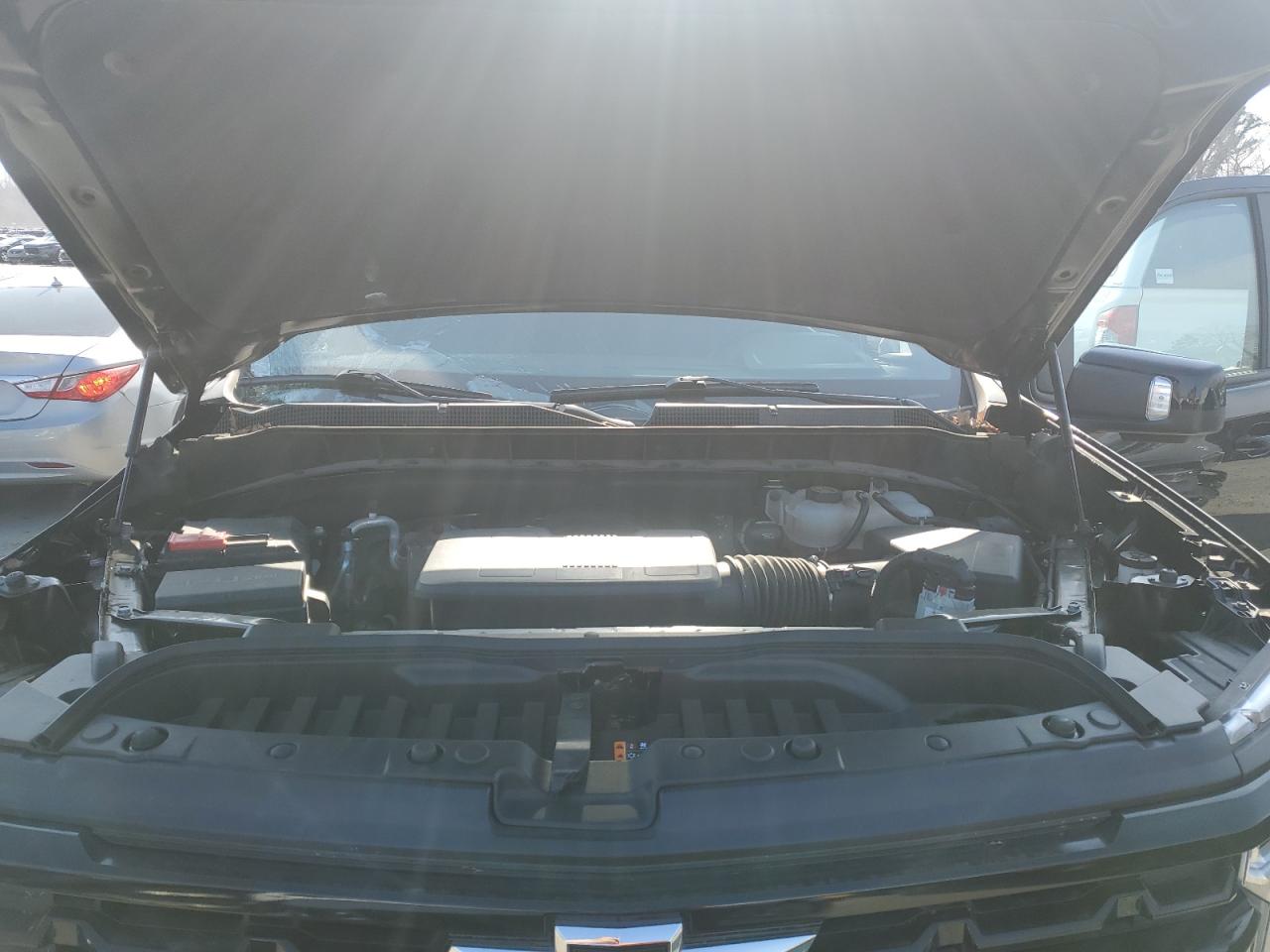2022 Chevrolet Silverado - Image 11