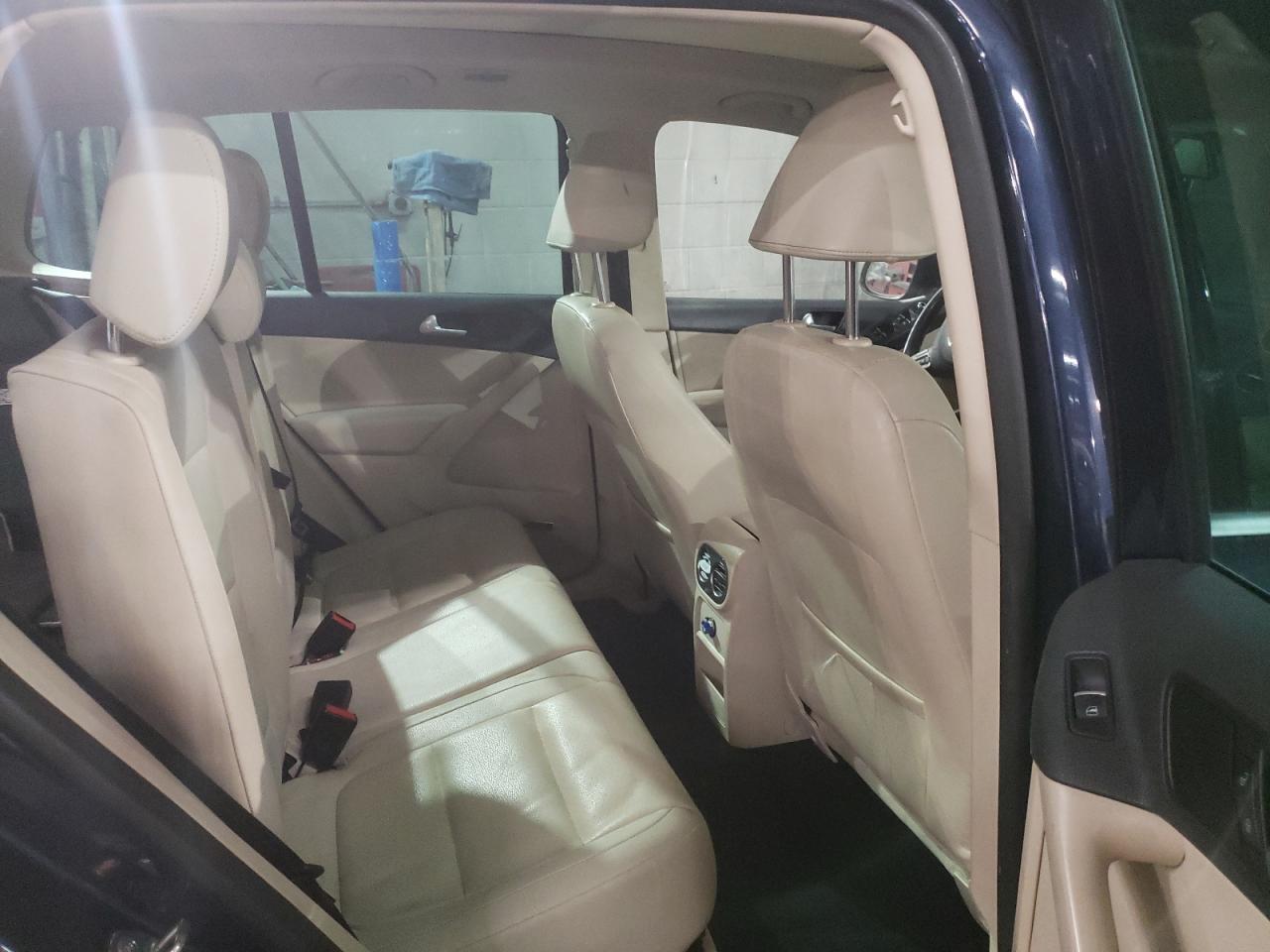 2015 Volkswagen Tiguan - Image 10