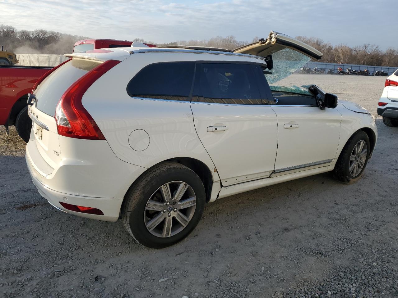 2017 Volvo XC60 - Image 3