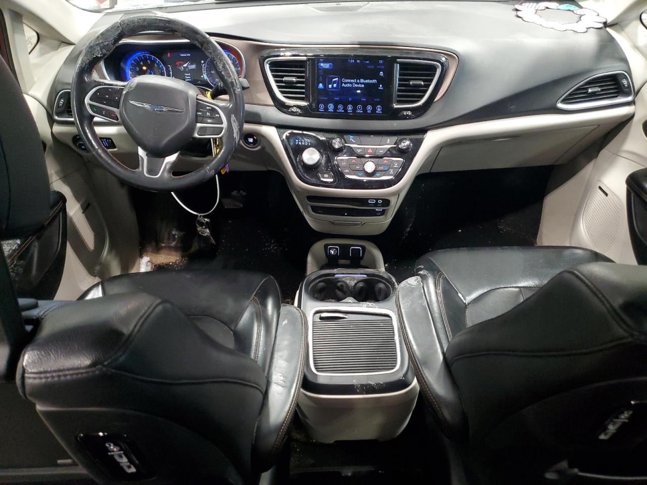2017 Chrysler Pacifica - Image 8