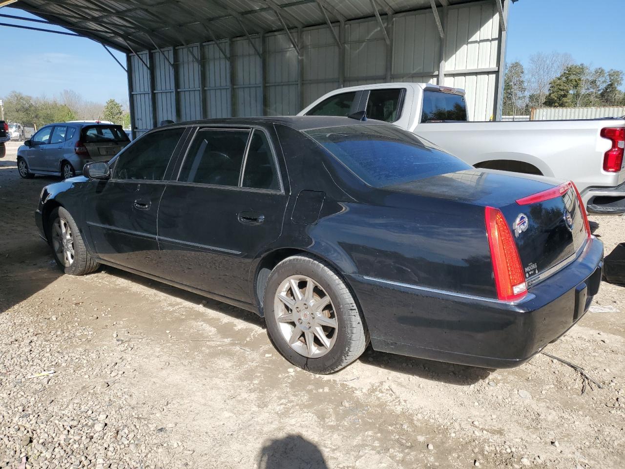 2011 Cadillac DTS - Image 2