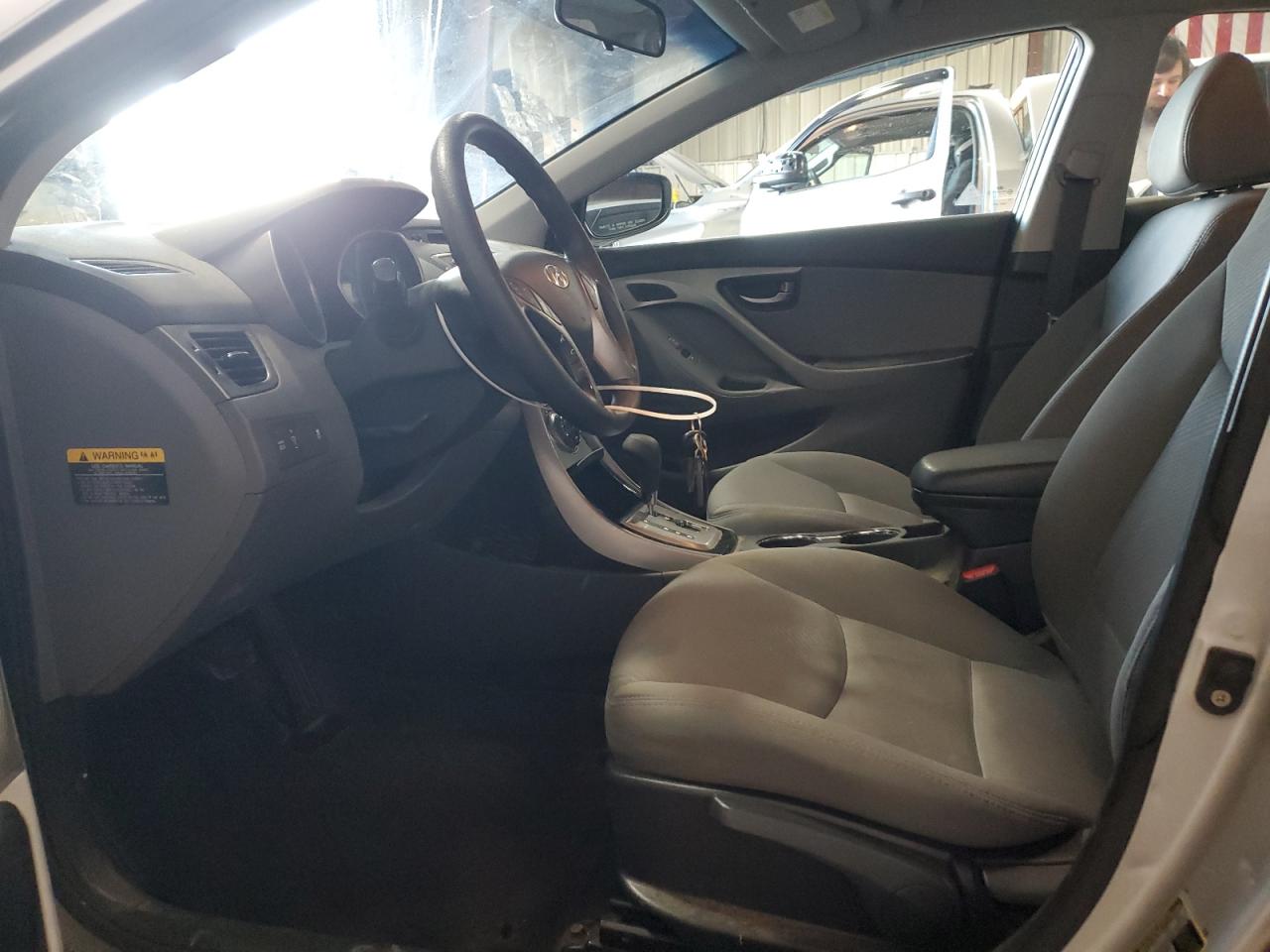 2013 Hyundai Elantra - Image 7
