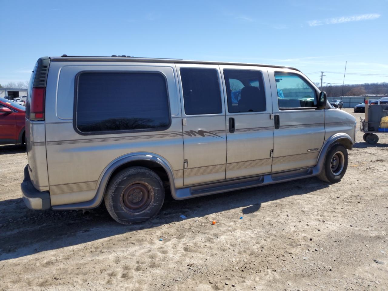 2000 Chevrolet Express - Image 3