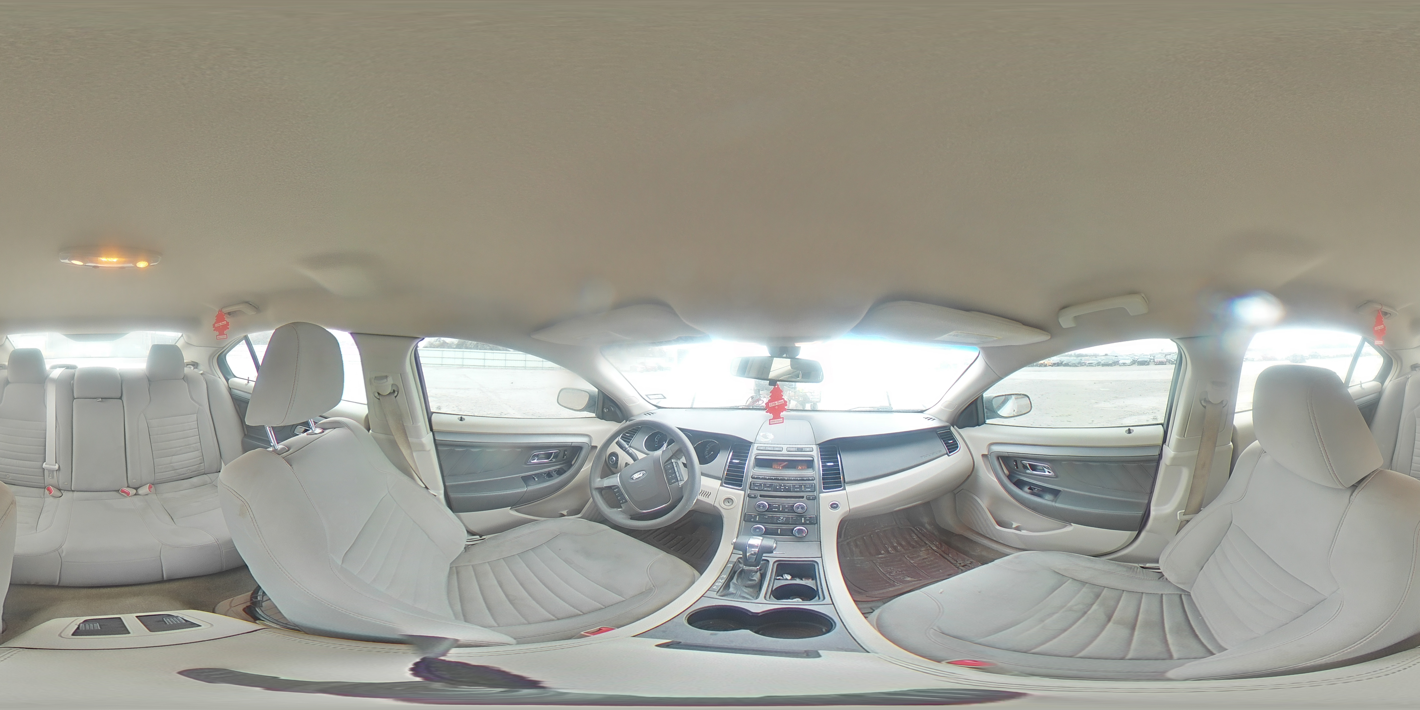2011 Ford Taurus - Image 13