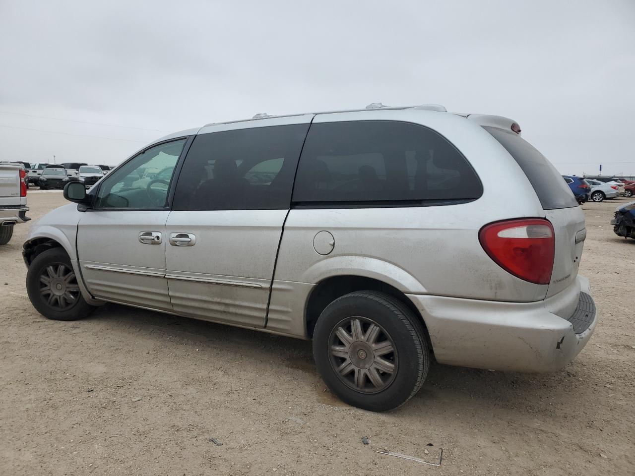 2004 Chrysler Town & Country - Image 2