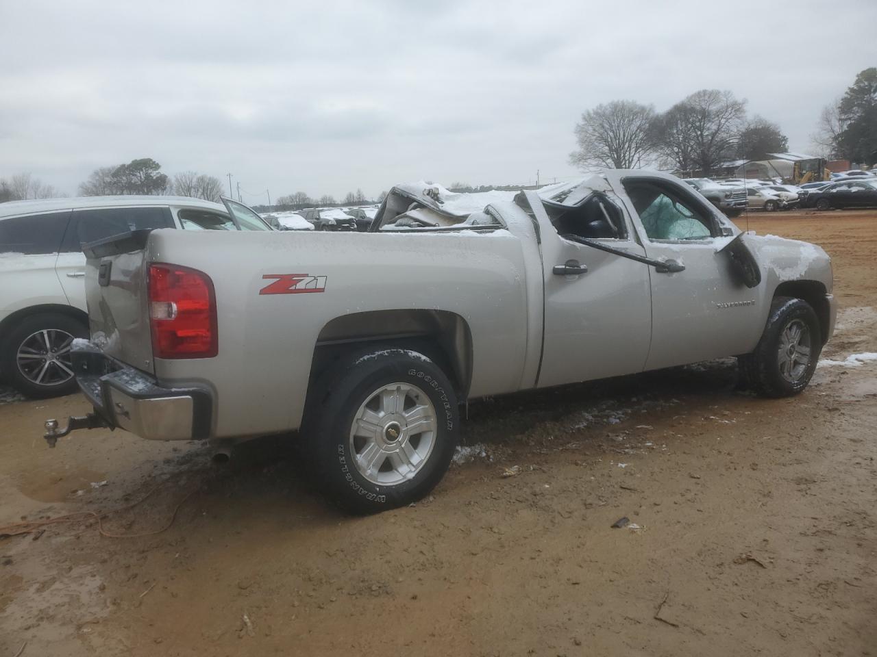 2009 Chevrolet Silverado - Image 3