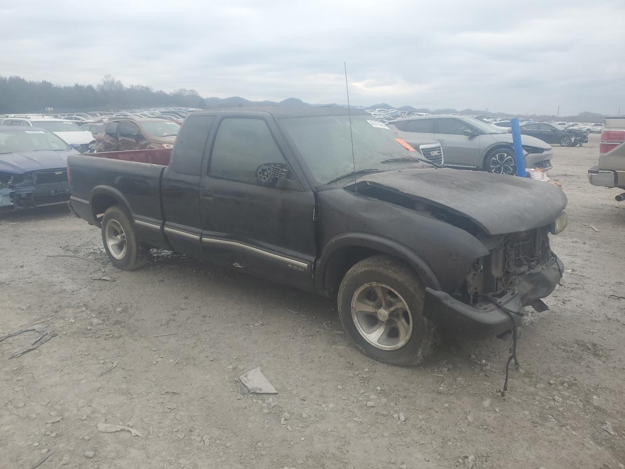 2001 Chevrolet S-10 Pickup - Image 4