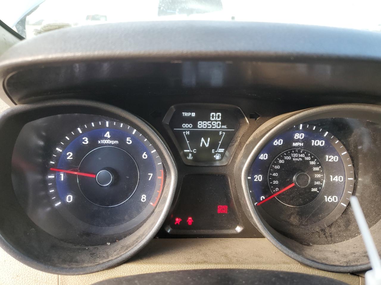 2012 Hyundai Elantra - Image 9