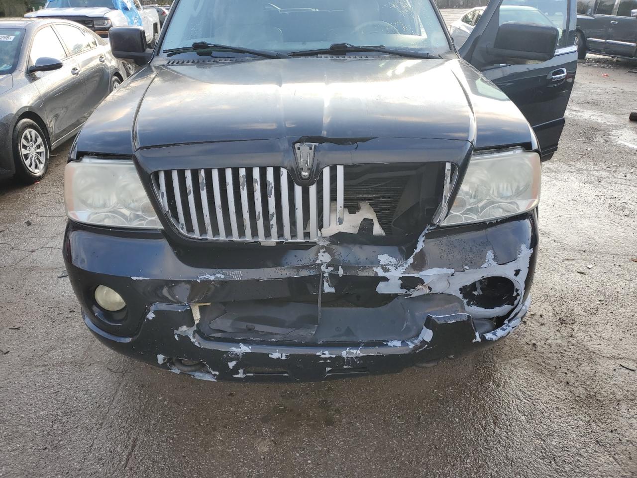 2004 Lincoln Navigator - Image 12
