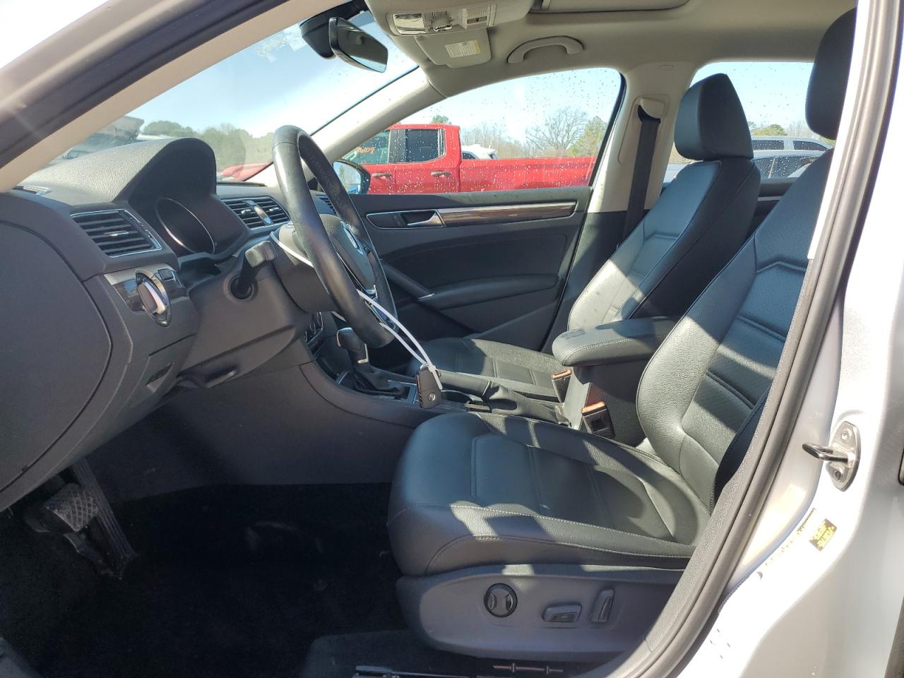 2017 Volkswagen Passat - Image 7