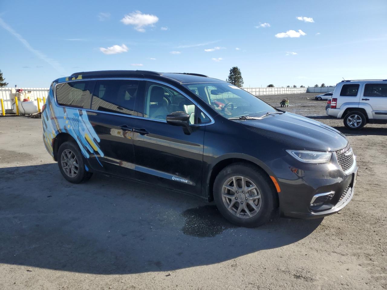 2022 Chrysler Pacifica - Image 4
