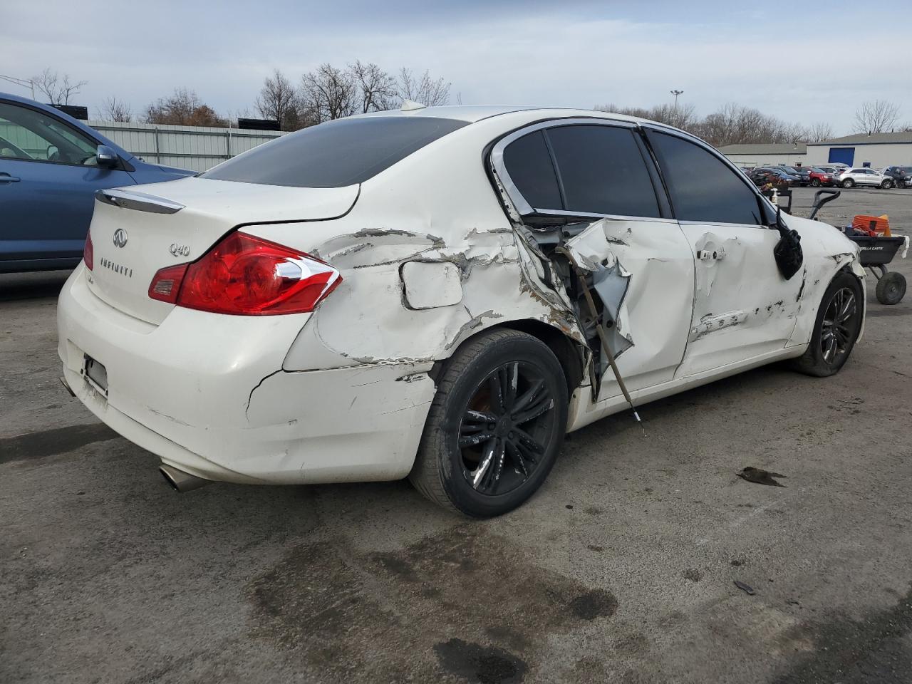 2015 Infiniti Q40 - Image 3