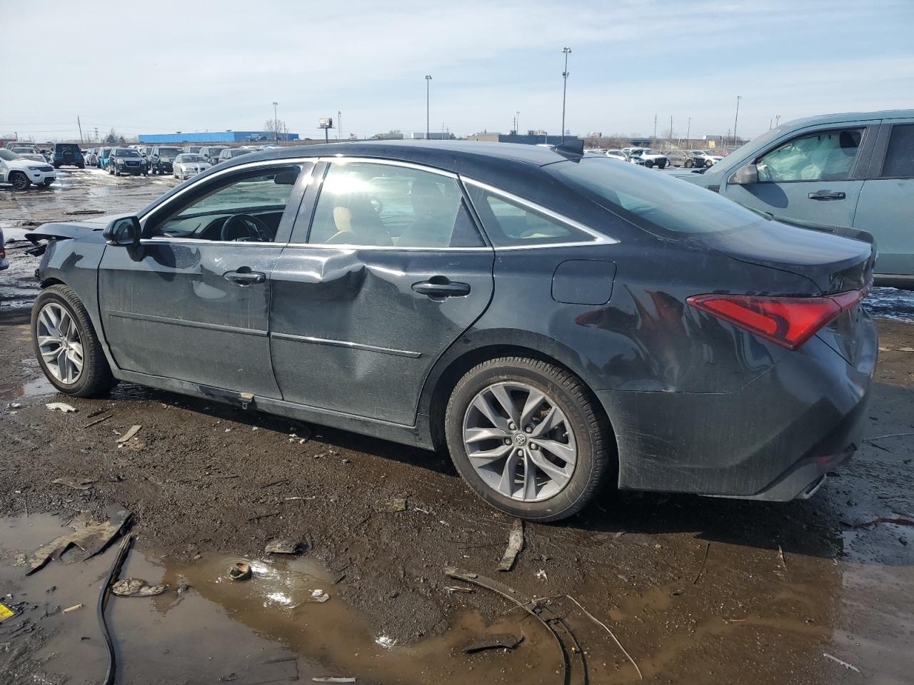 2019 Toyota Avalon - Image 2